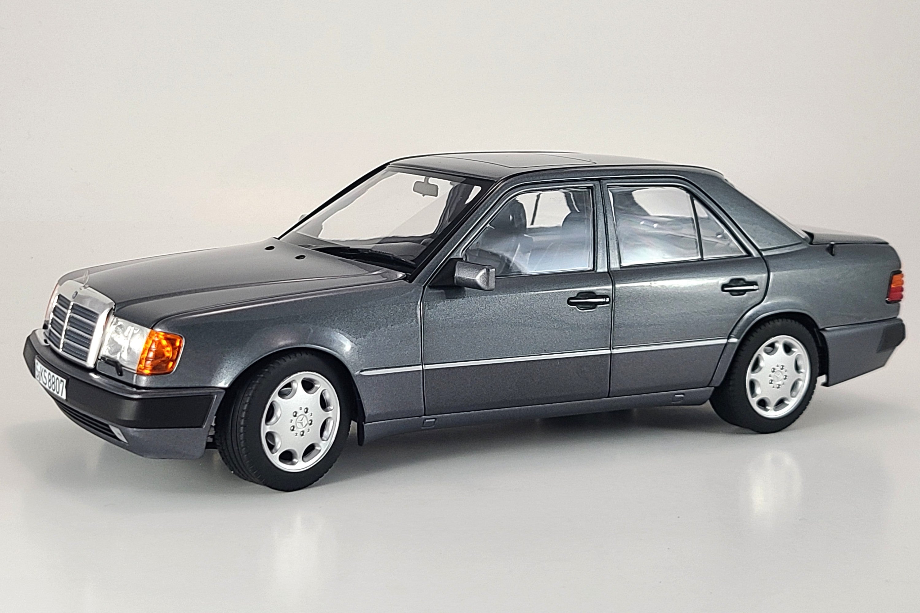 Mercedes-Benz 500E (1990) - 1:18 Scale Diecast Model Car by Norev