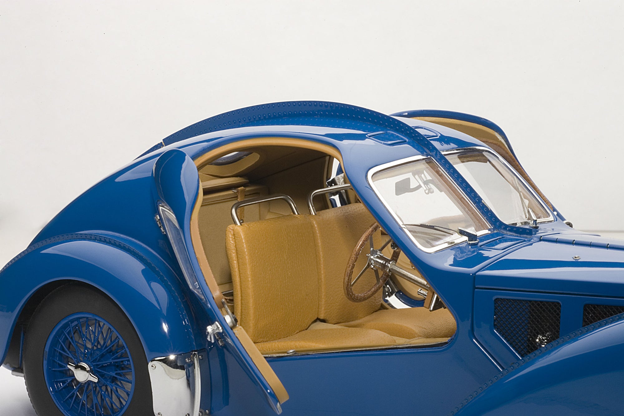 Bugatti Type 57SC Atlantic 1  18  Scale Diecast Model  Car  