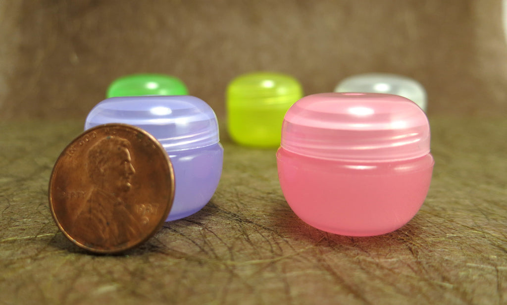 Download 25 Fun Colorful Cosmetic Lip Balm Sample Plastic Jars - 3 ...