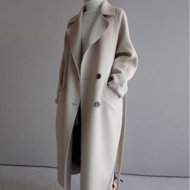 Elegant long coat for women in wool