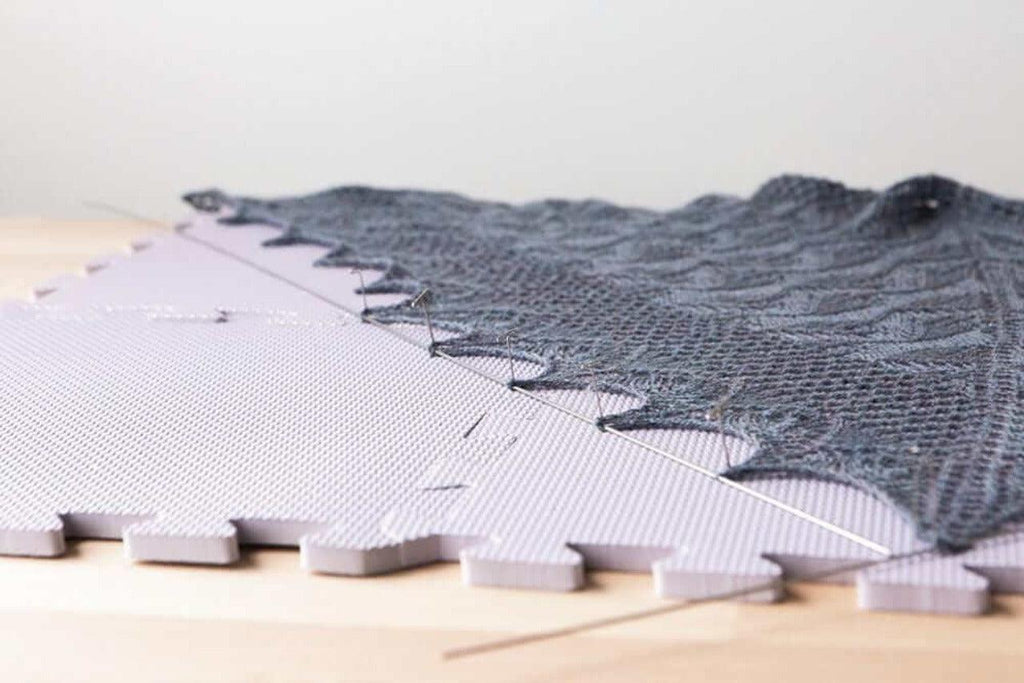 Lot de 4 planches de blocage en mousse avec 50 broches en T épaisses en  mousse à tricoter - Tapis professionnel pour tricot - Réutilisables - Pour  débutants : : Cuisine et Maison