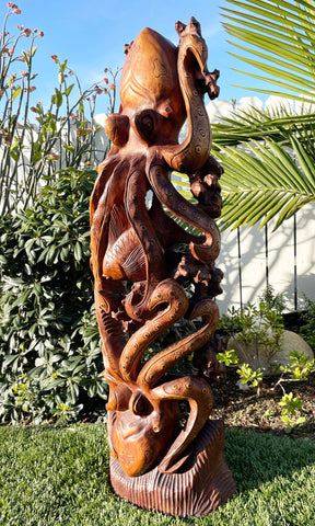 Makana Hut's Octopus Carving