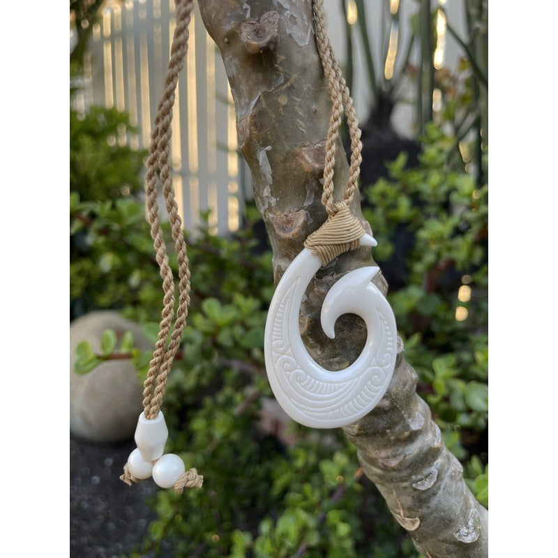 Hawaiian Style Yin Yang White Buffalo Bone Koa Wood Men Fish Hook