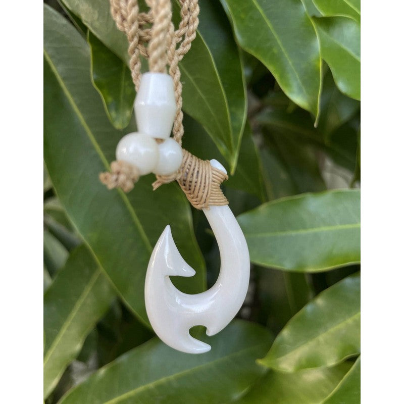  Zero Gravity Hawaii Hawaiian Jewelry Black Tattoo Buffalo Bone  Makau Fish Hook Hawaii Necklace: Clothing, Shoes & Jewelry