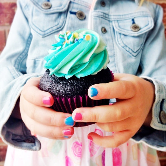 Chocolate Party Cupcakes with Vanilla Swirl Frosting