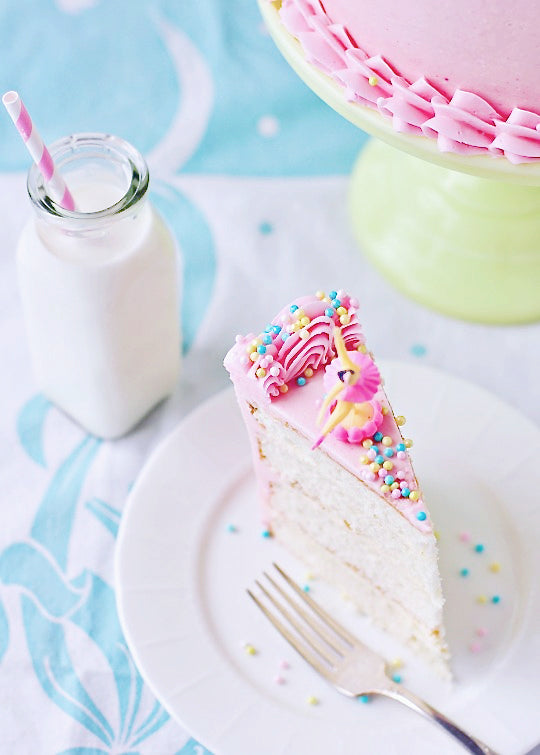 Perfectly Delightful Vanilla Cake via Sweetapolita