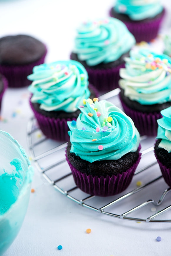 Chocolate Party Cupcakes with Vanilla Swirl Frosting