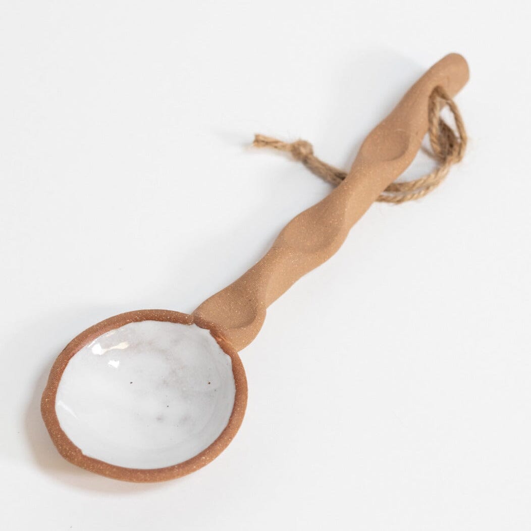 https://cdn.shopify.com/s/files/1/0949/2024/products/white-coffee-tea-scoop-spoon-gravesco-default-title-568643_1445x.jpg?v=1672531515