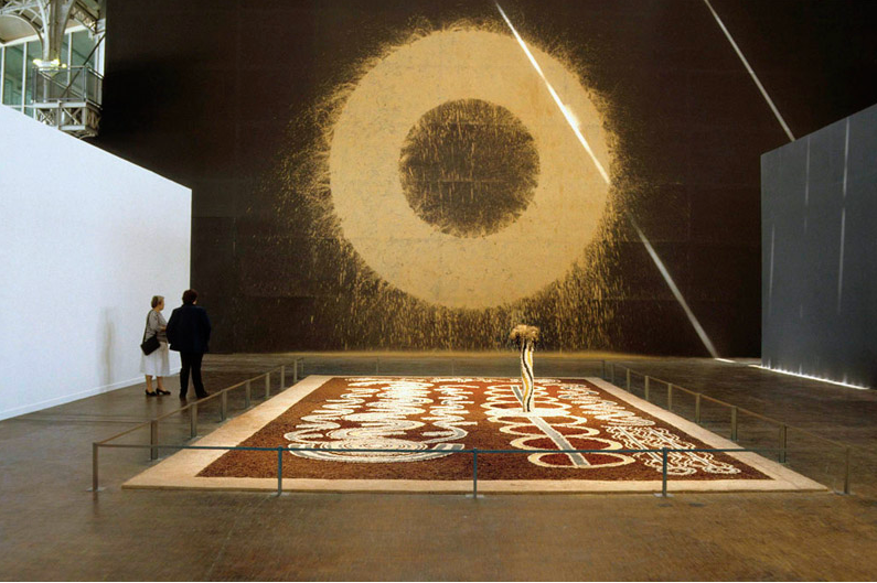 Ground Painting in the 1989 exhibition Magiciens de la terre (Magicians of the Earth)