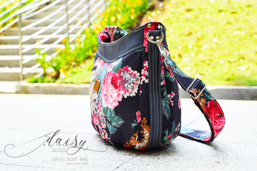 The Daisy Cross Body Bag - PDF Sewing pattern – Blue Calla Patterns