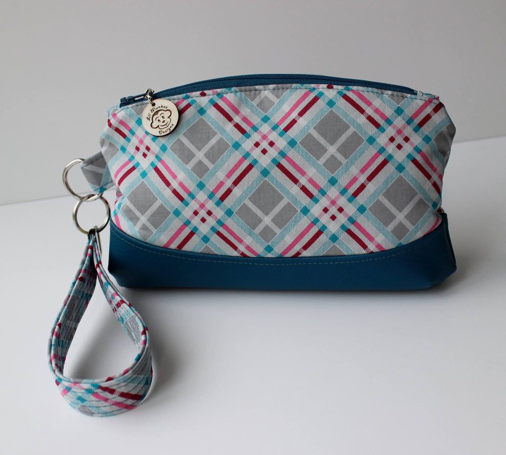 Wristlet Clutch Bag Sewing Pattern | IUCN Water