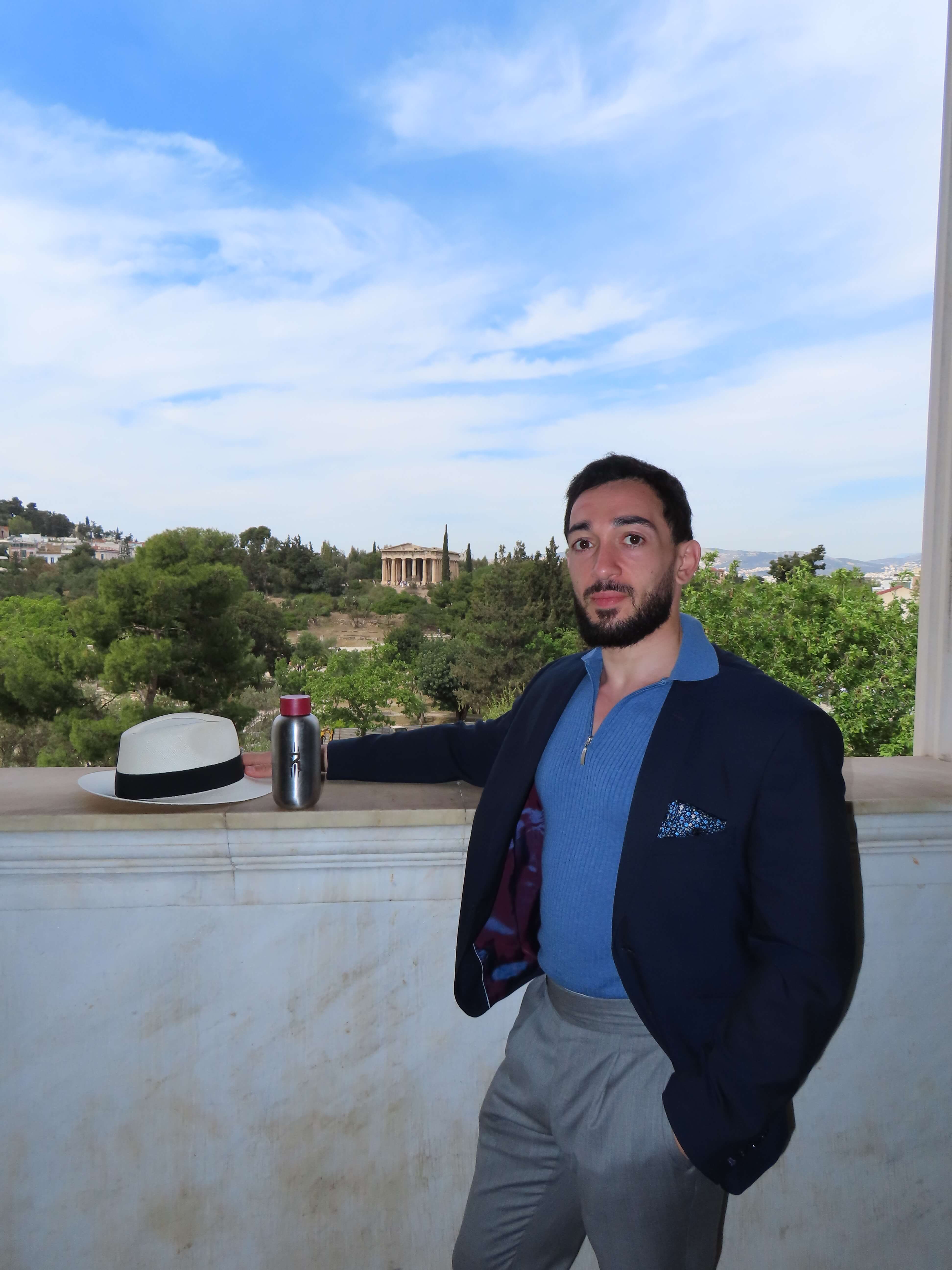 Ismail Ouslimani au musée hellénique à Athènes, tournage Gravity Warrior