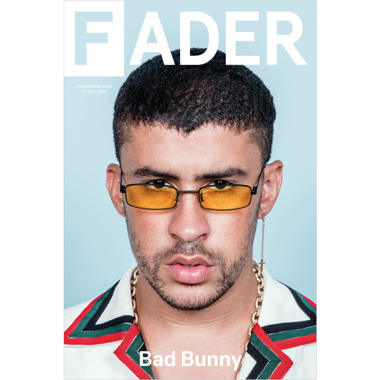 戴着眼镜的坏兔子在海报上展示了FADER第114期的封面艺术品