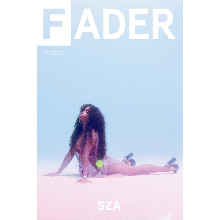 SZA的海报，以the FADER第112期(蓝色)为封面。