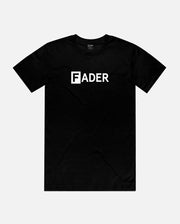 黑色t恤与FADER标志