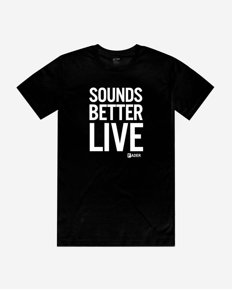 黑色t恤，上面用白色字体写着“sounds better live”，下面是FADER的小标志