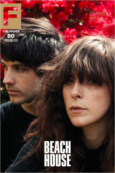 沙滩屋二人组在海报上展示了《the FADER》80期的封面作品。