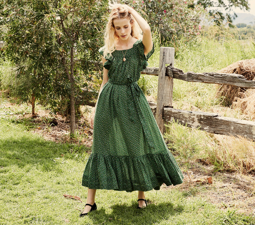 1940s/1950s styled casual hot day clothes. Peasant blouse and high waist  shorts. Something I imagined many ladies would wear. : r/VintageFashion