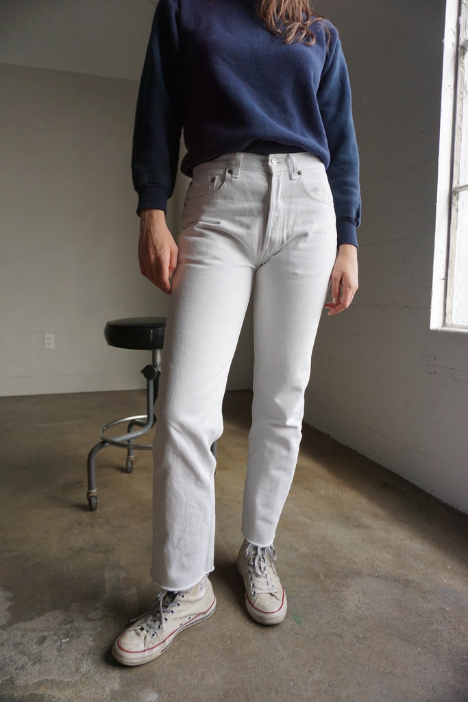white levi's straight leg jeans