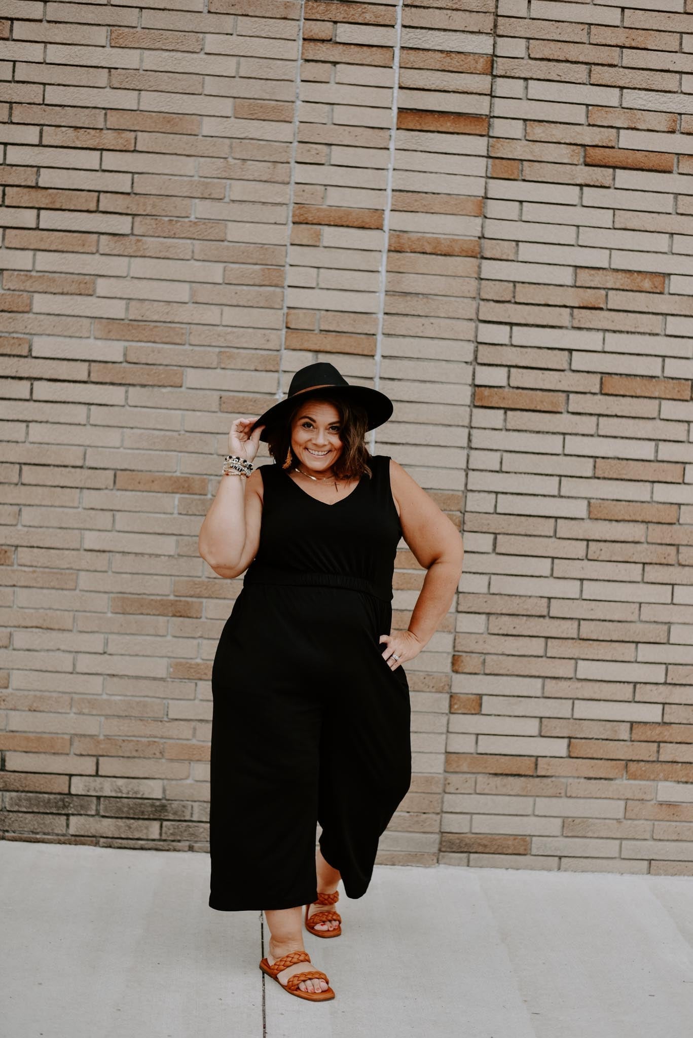 Load image into Gallery viewer, Emma Curvy Sleeveless Jumpsuit
