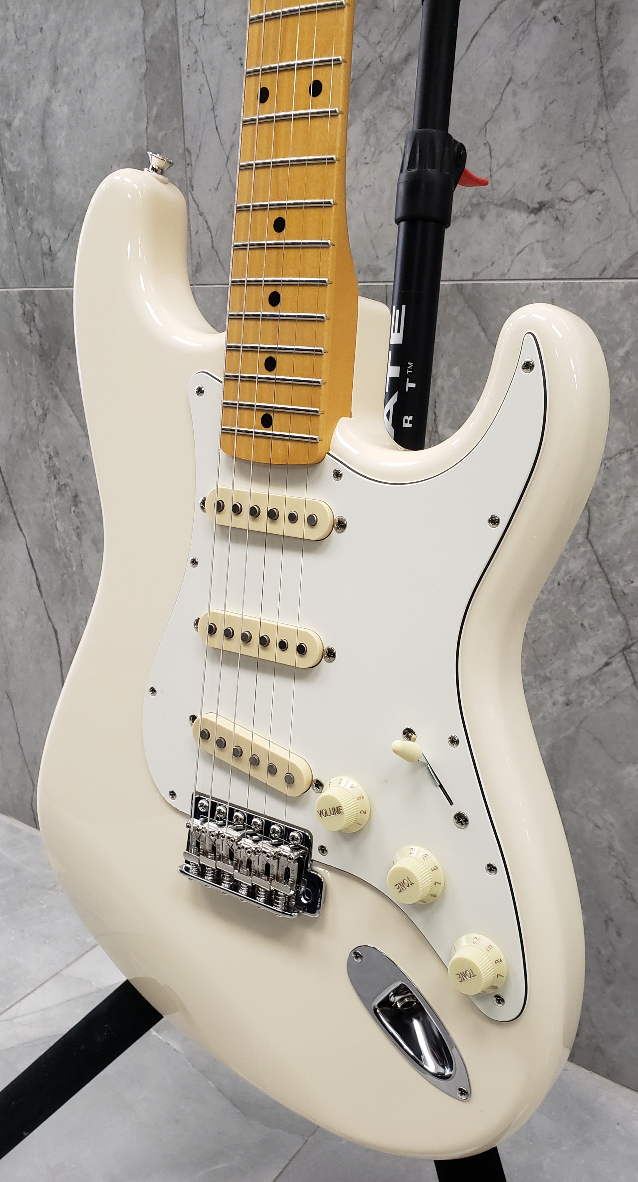 FENDER MADE IN JAPAN JV Modified 60s Stratocaster Maple Fingerboard Olympic  White 0251862305