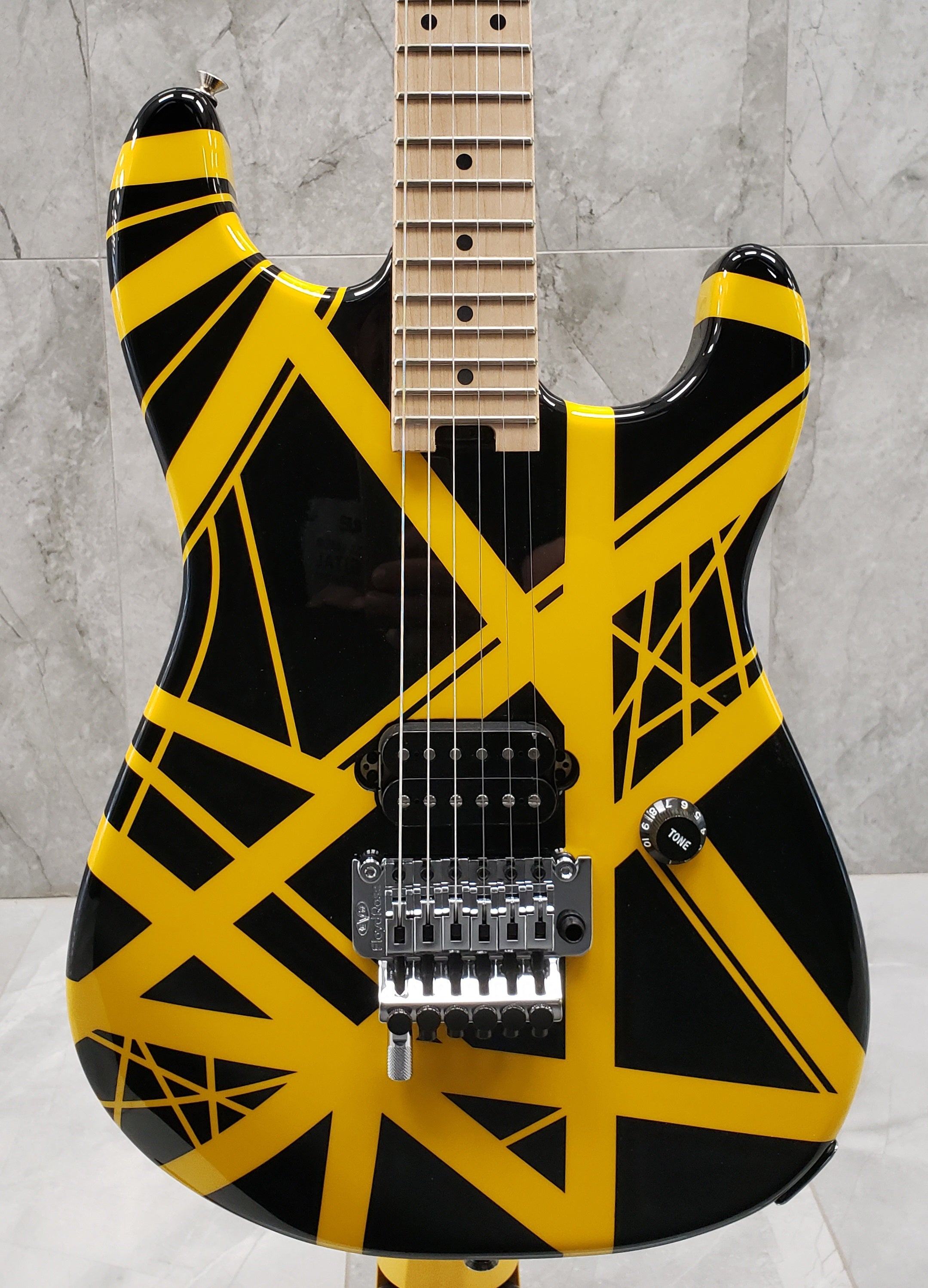 EVH Striped Series Black with Yellow Stripes 5107902528 — L.A. Music