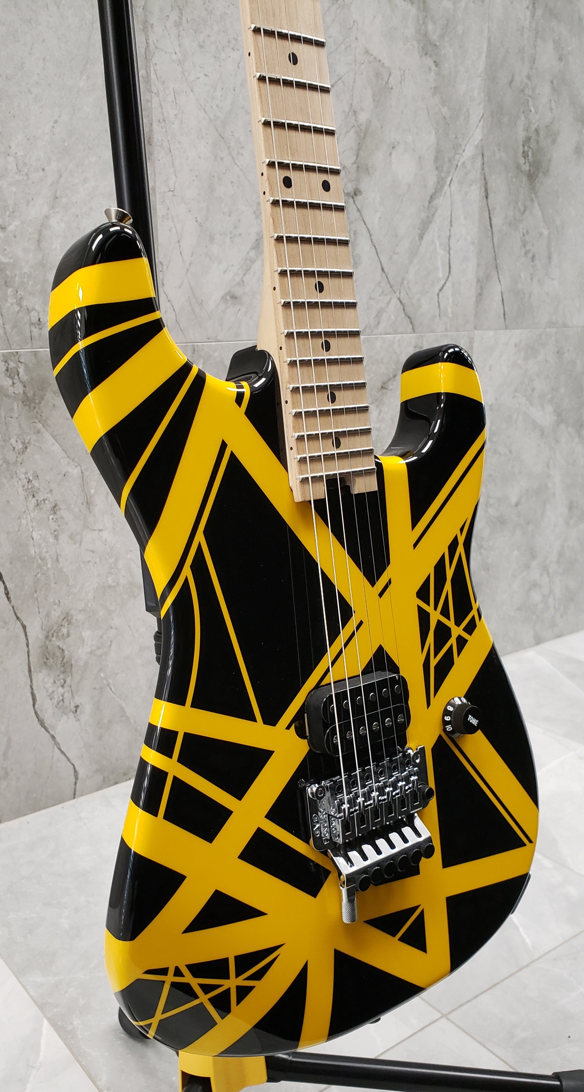 EVH Striped Series Black with Yellow Stripes 5107902528 — L.A. Music