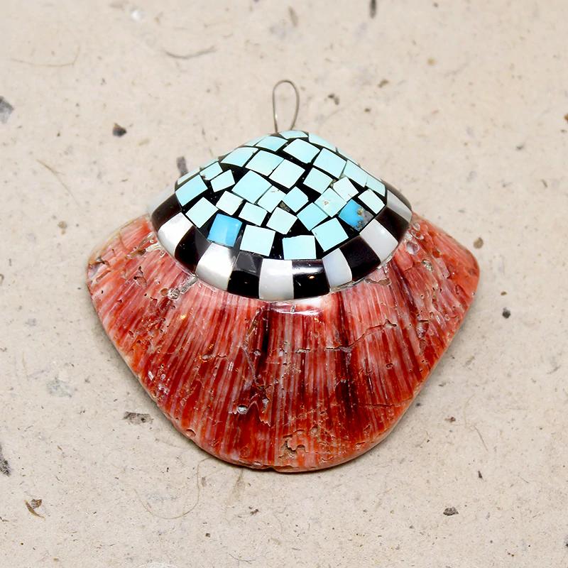 Tab Shell Round Painted Spiders Pendant