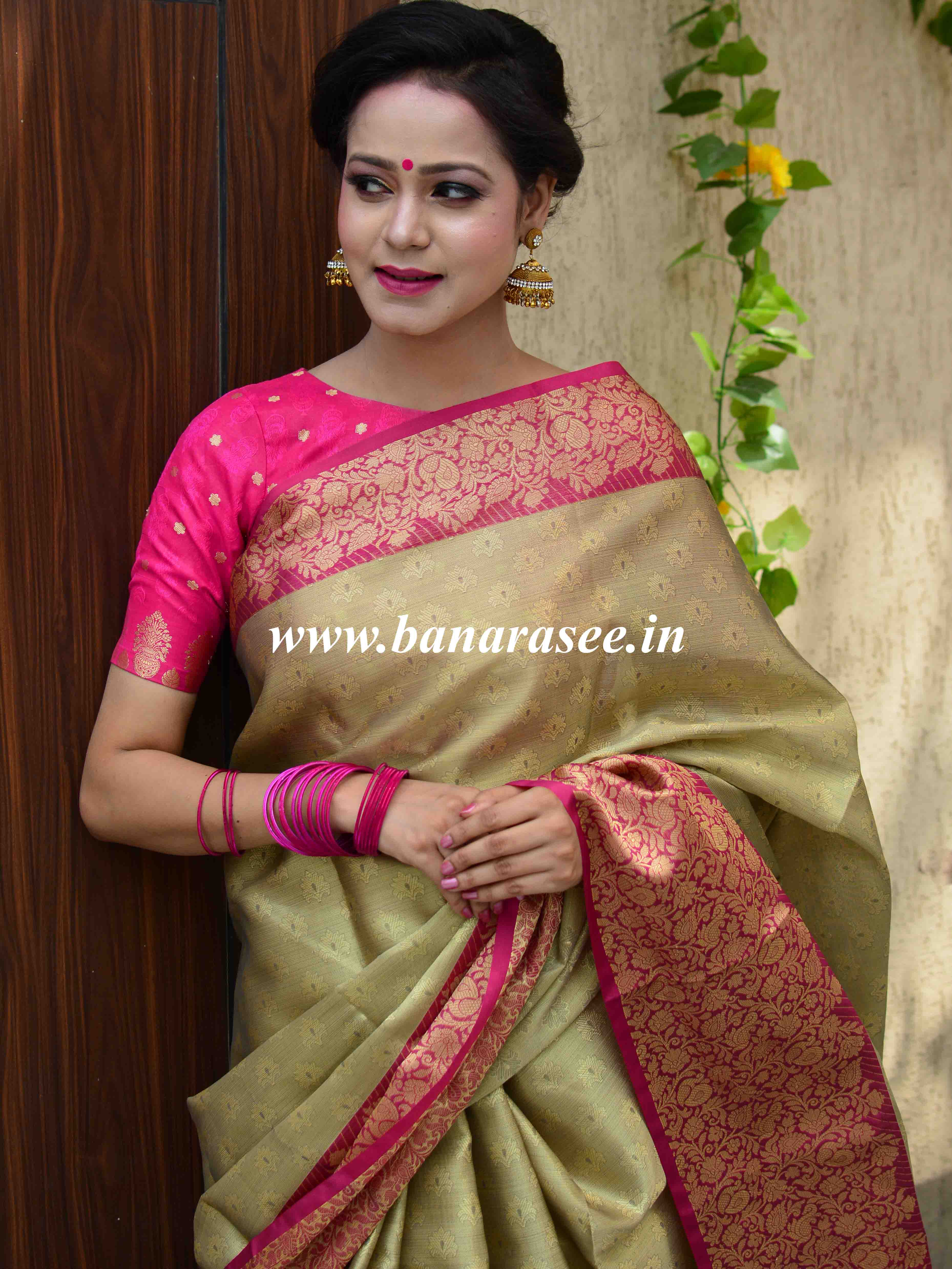 Banarasee Kora Muslin Saree With Tanchoi Design & Skirt Border-Dull Go