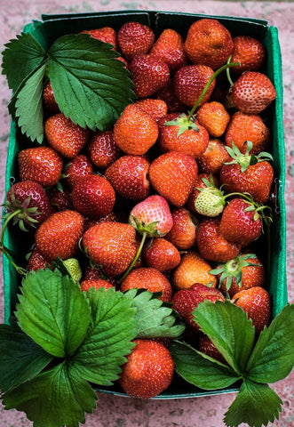 organic strawberries- O2 Living blog makers of organic cold-pressed fruit and vegetable Living Juice