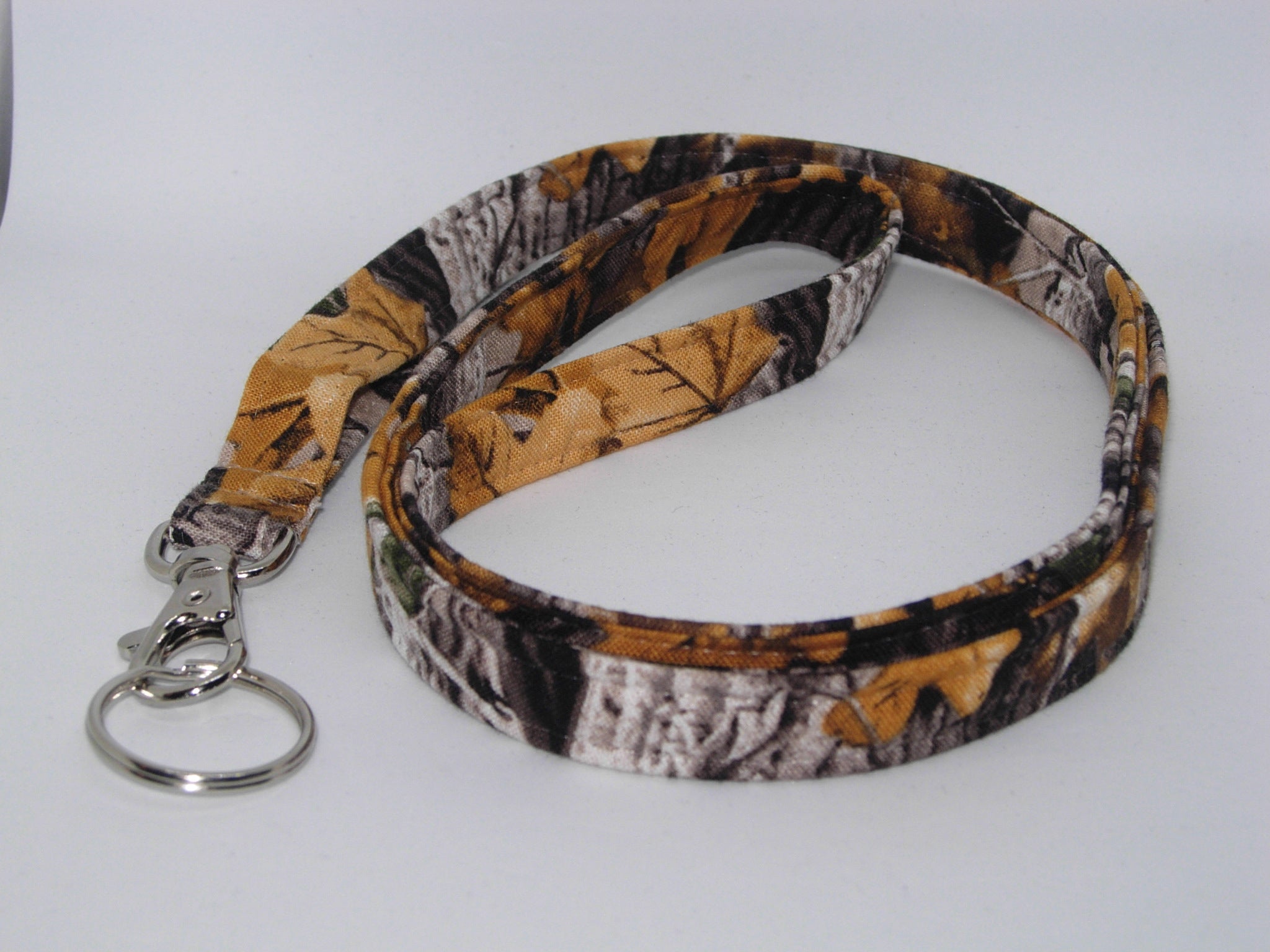 R & R Realtree APC Green Camo Pattern Hunting Breakaway Lanyard Keychain with Detachable Clasp, Adult Unisex, Size: 36