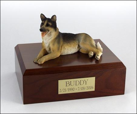 German Shepherd Laying Tr200-333 Figurine Urn