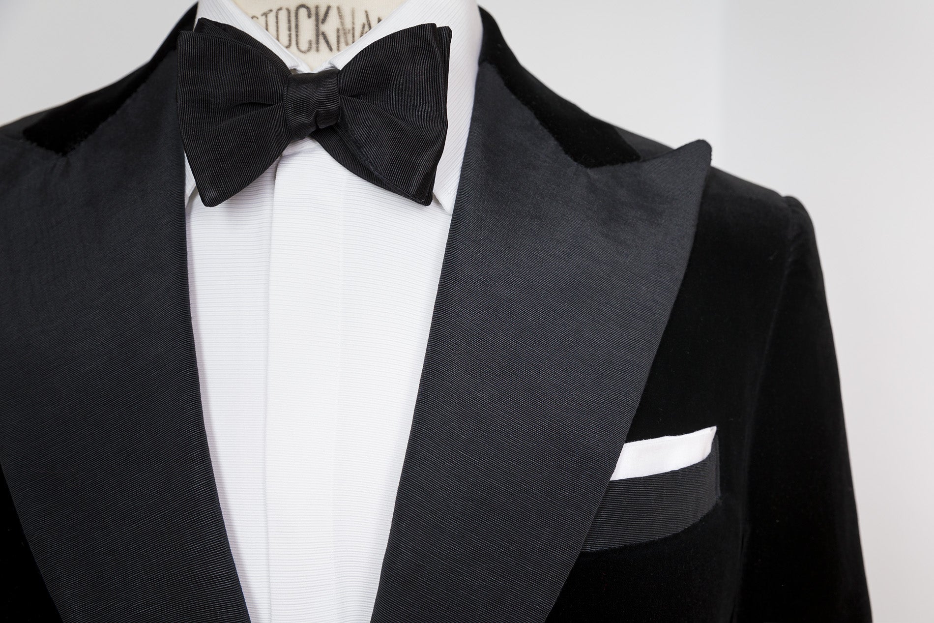 udeshi black velvet dinner jacket lapels