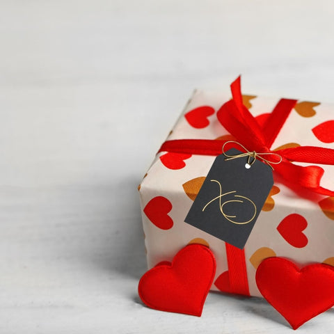 XO gift tag on Valentine's Day classic gift wrapping 