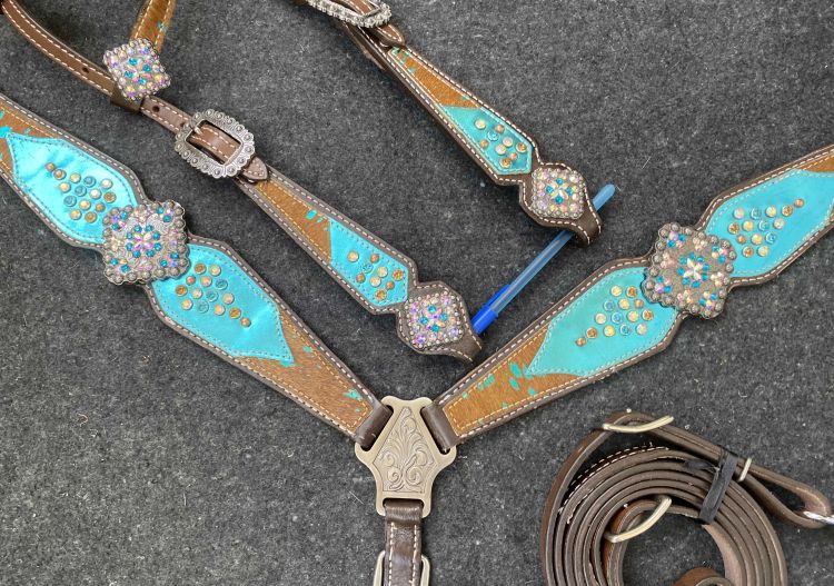 Showman ® Electric Aces One Ear Headstall and Breast Collar Set – Double C  Western Supply