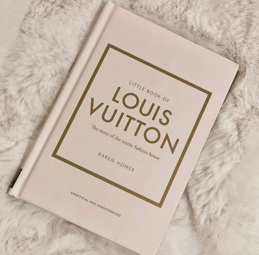 Louis Vuitton: The Complete Fashion Collections (Catwalk): Ellison, Jo,  Rytter, Louise: 9780300233360: : Books