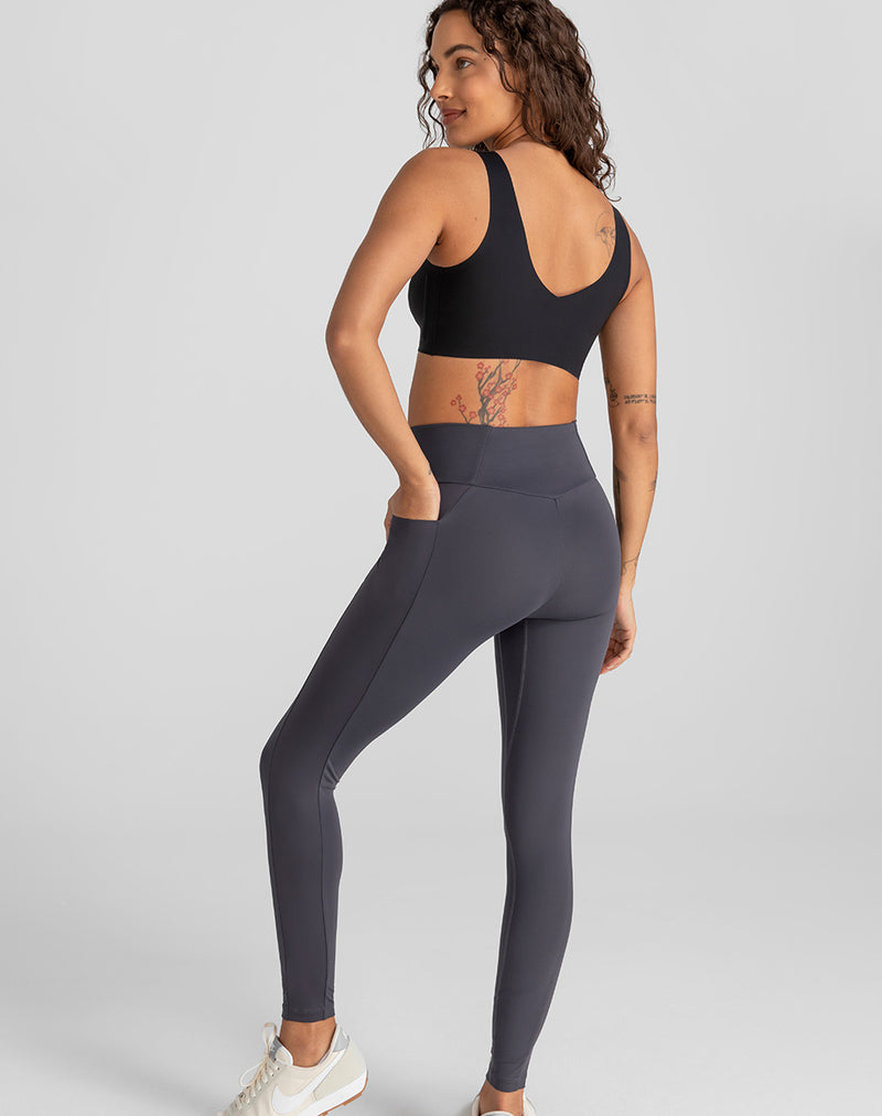 Model Jessica wearing Legging 2.0 in size Small and color Graphite, seen from the Back