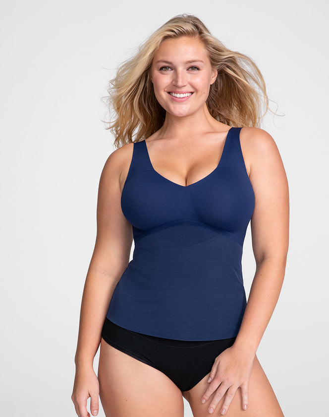 Model McCallah wearing liftwear-tank in size Large and color Navy, seen from the Front