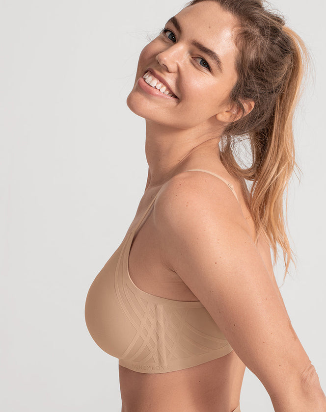 Model Katie wearing silhouette-bra in size Medium and color Sand, seen from the Side