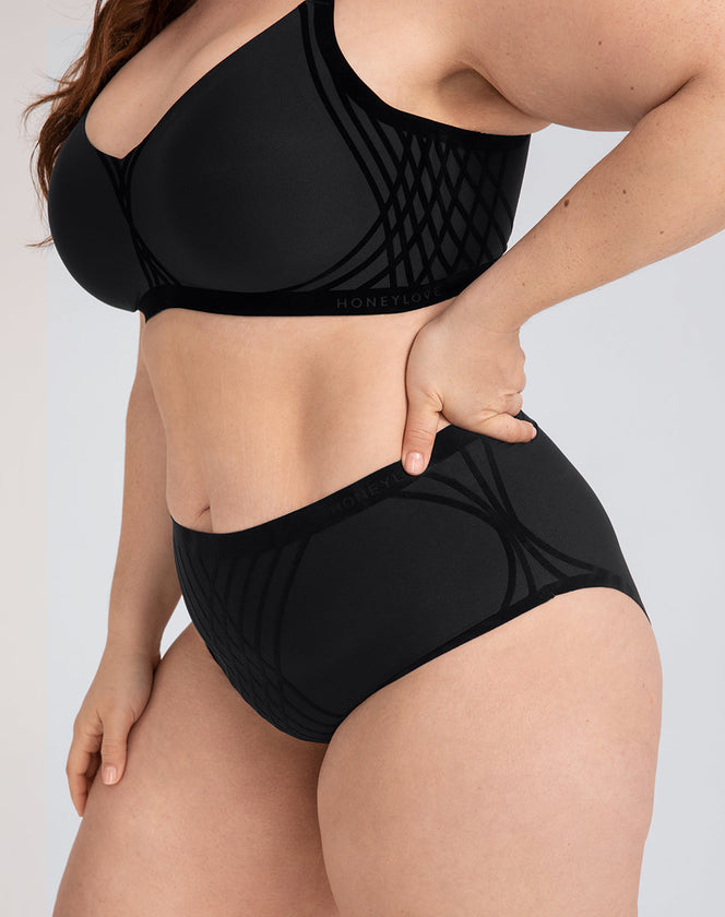 Model Brianna wearing silhouette-brief in size Plus size one and color Vamp, seen from the Side