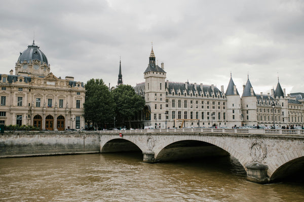 canal saint martin en trottinette electrique