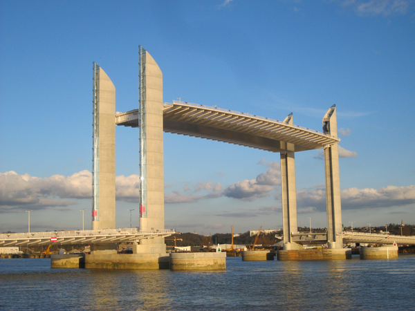 Le Pont Chaban-Delmas en trottinette electrique