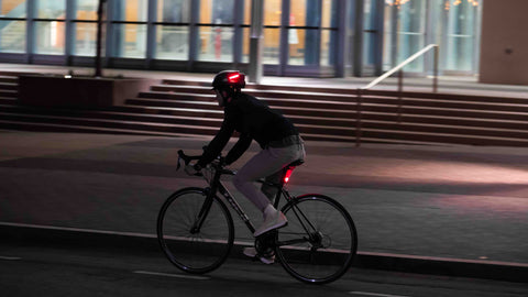 Overade LUM, une puissante lumière de casque vélo et de trottinette  électrique