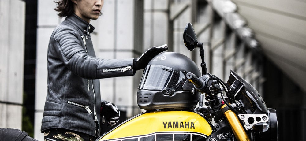 casque arai integral noir protection moto yamaha