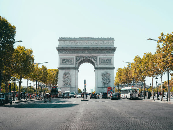 les plus beaux endroits de paris a visiter en trottinette electrique