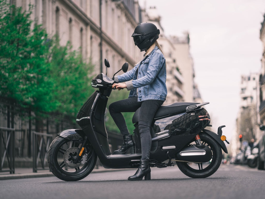 scooter électrique Horwin EK3 noir paris rue 125 cm3