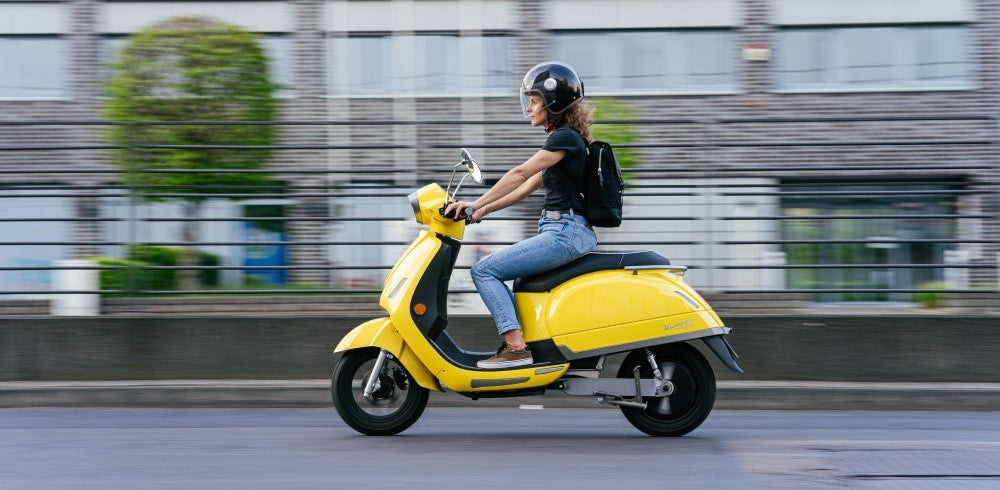 scooter électrique deux places kumpan 54 inspire 50cc pas cher lifestyle marque allemagne