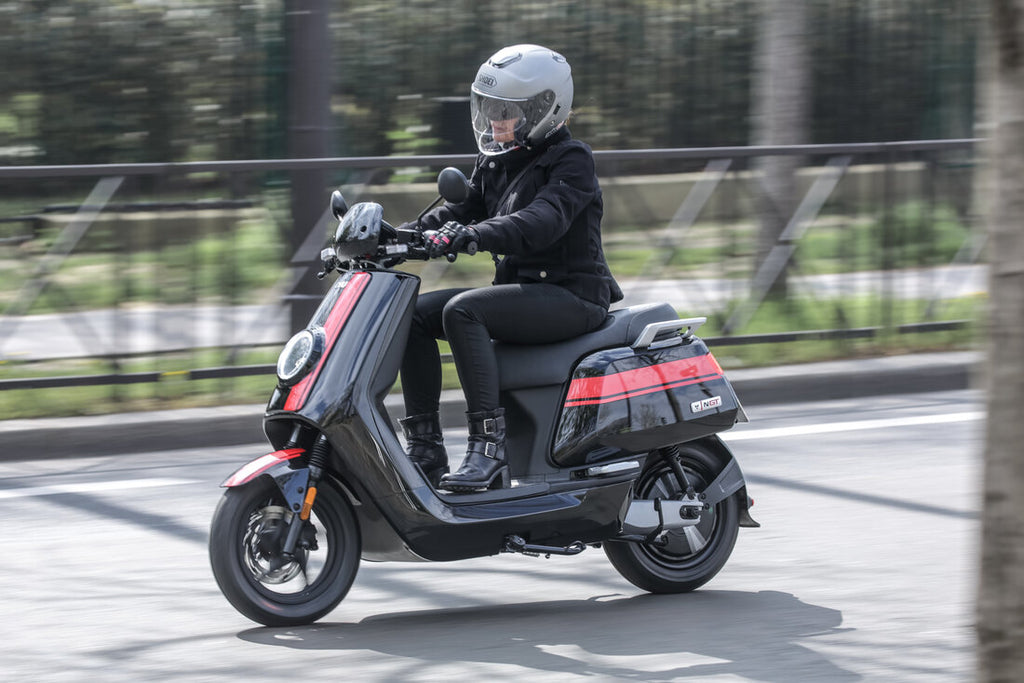 scooter électrique niu ngt 125 noir rouge 125cm3