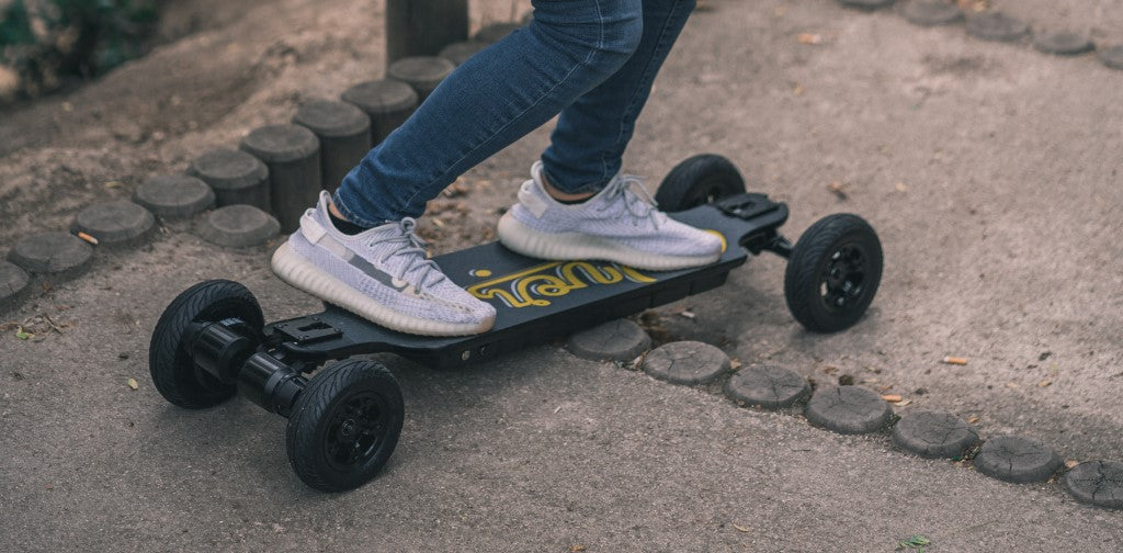 skateboard electrique tout terrain roue gonflable 6,5 pouces escalier
