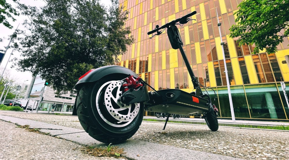 trottinette électrique roues 10 pouces frein à disque mécanique